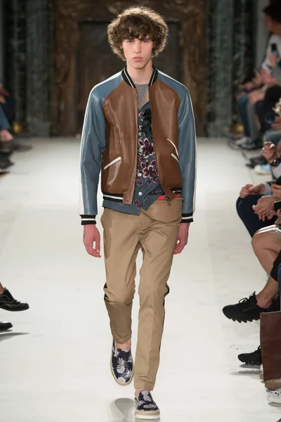 Look 10
